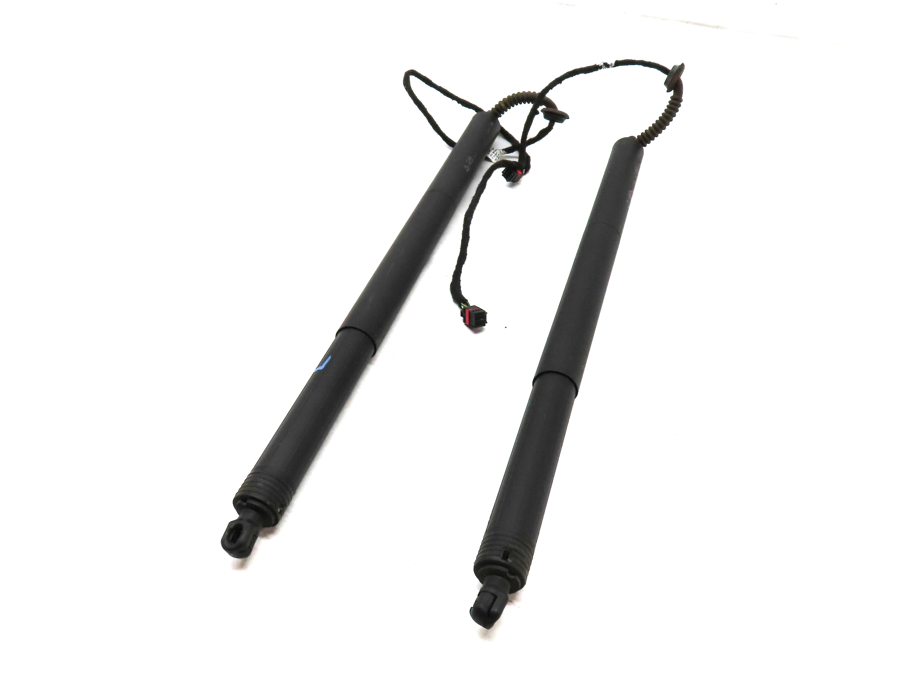 2015-2018 AUDI Q3 (8U) REAR LEFT & RIGHT ELECTRIC TRUNK SHOCK STRUT SET-2 — exact item pictured